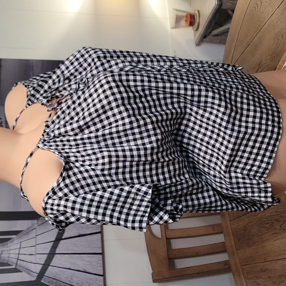 Velvet by Graham & Spencer Gingham cold shoulder - Picture 5 of 15